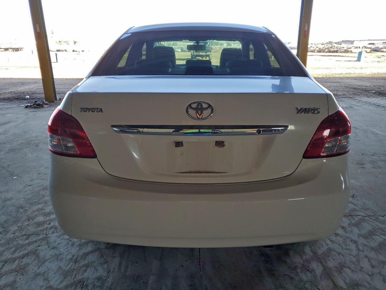 Toyota Yaris Image 2