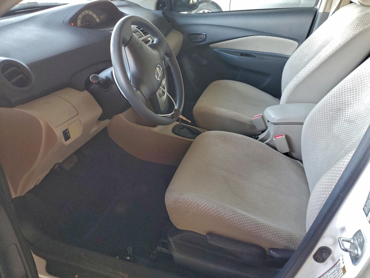 Toyota Yaris Image 4