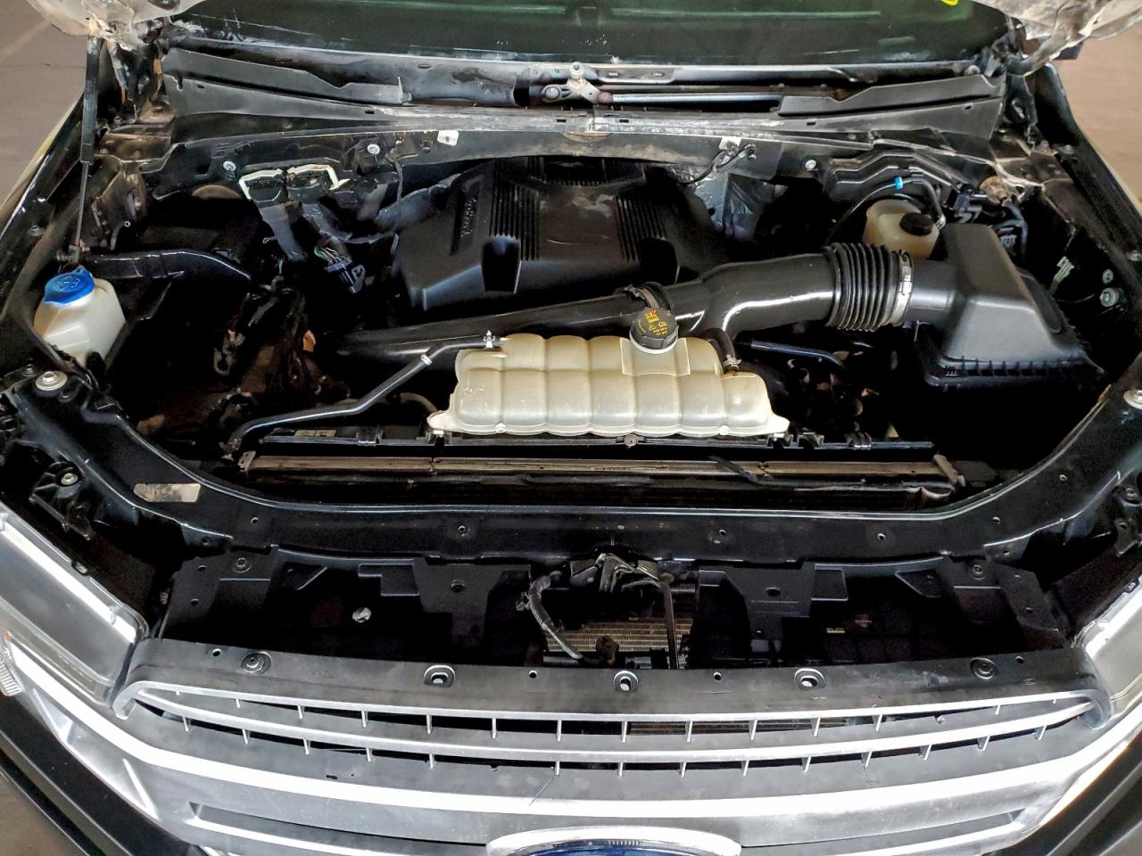 Ford F-150 Supercrew Image 10