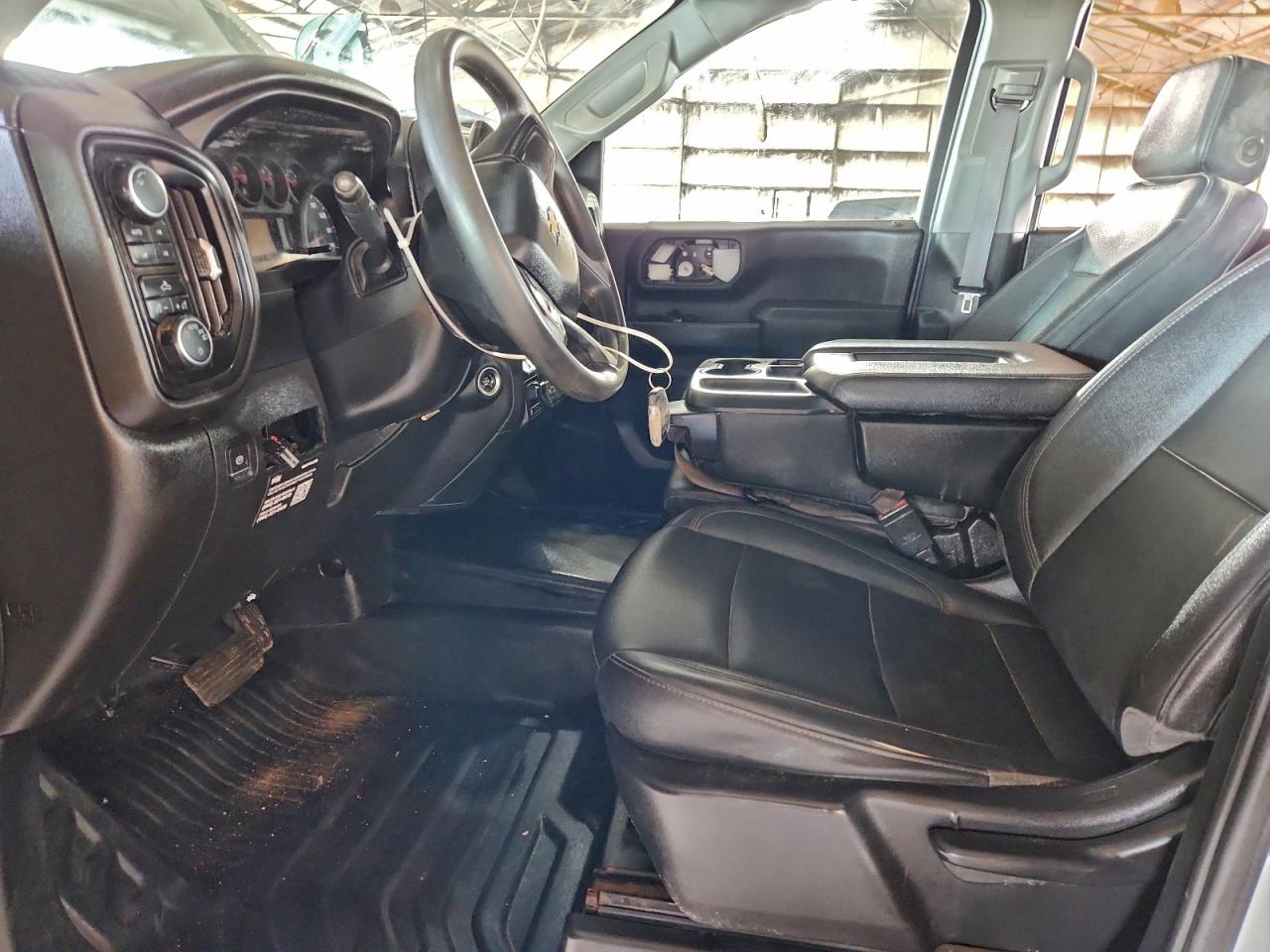 Chevrolet Silverado K2500 Heavy Duty Image 12