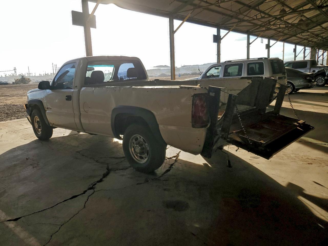 Chevrolet Silverado C2500 Image 2