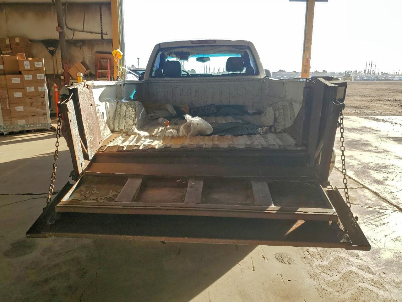 Chevrolet Silverado C2500 Image 12