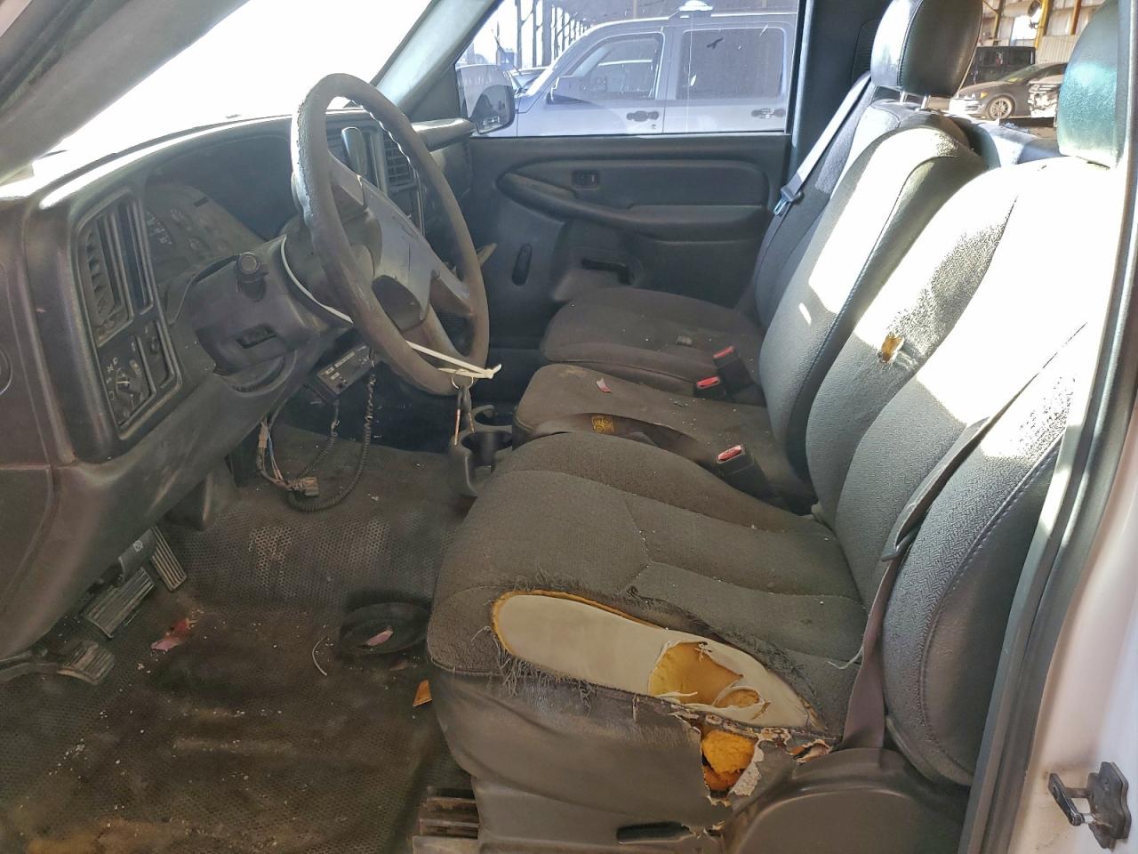 Chevrolet Silverado C2500 Image 11