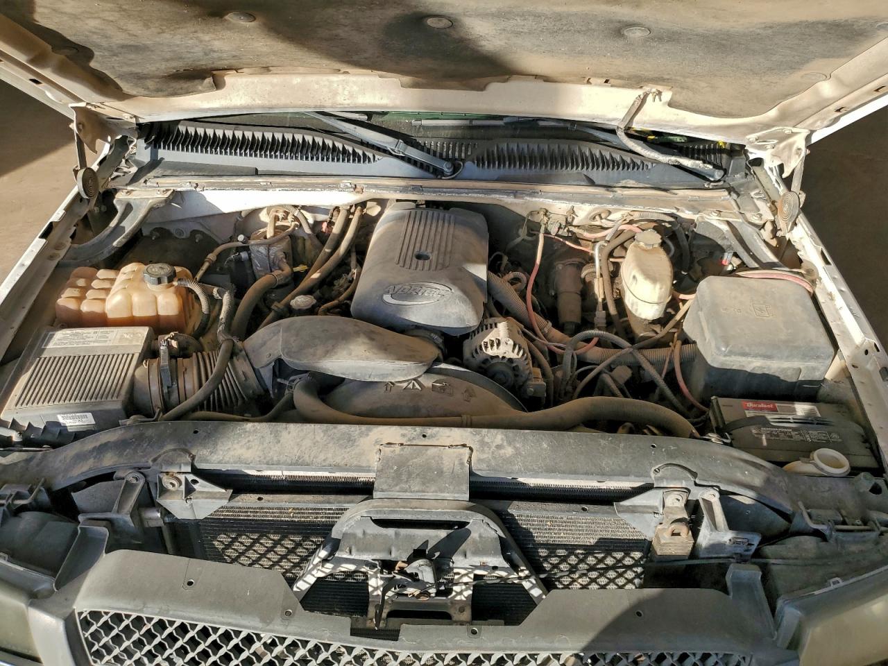 Chevrolet Silverado C2500 Image 8