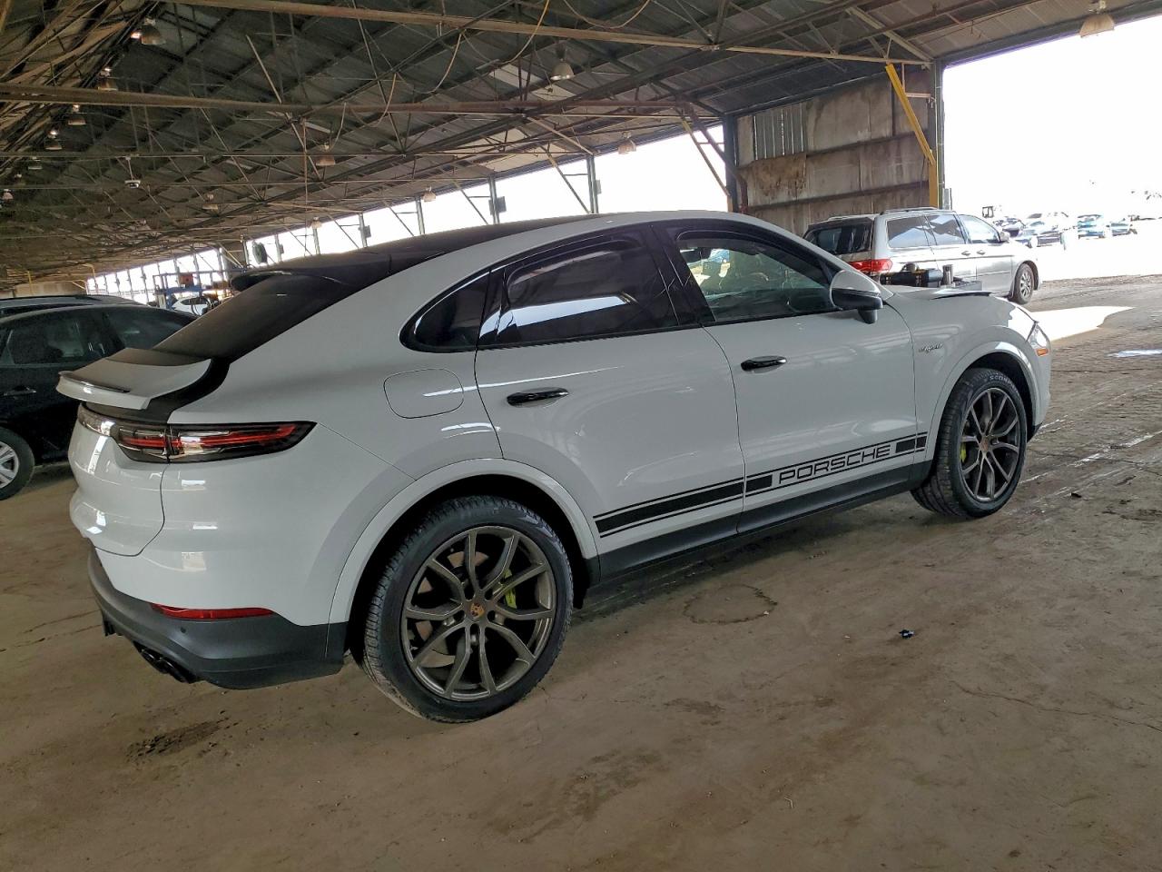 Porsche Cayenne E Hybrid Coupe Image 8