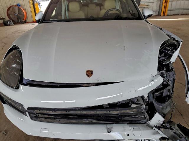 Porsche Cayenne E Hybrid Coupe Image 12