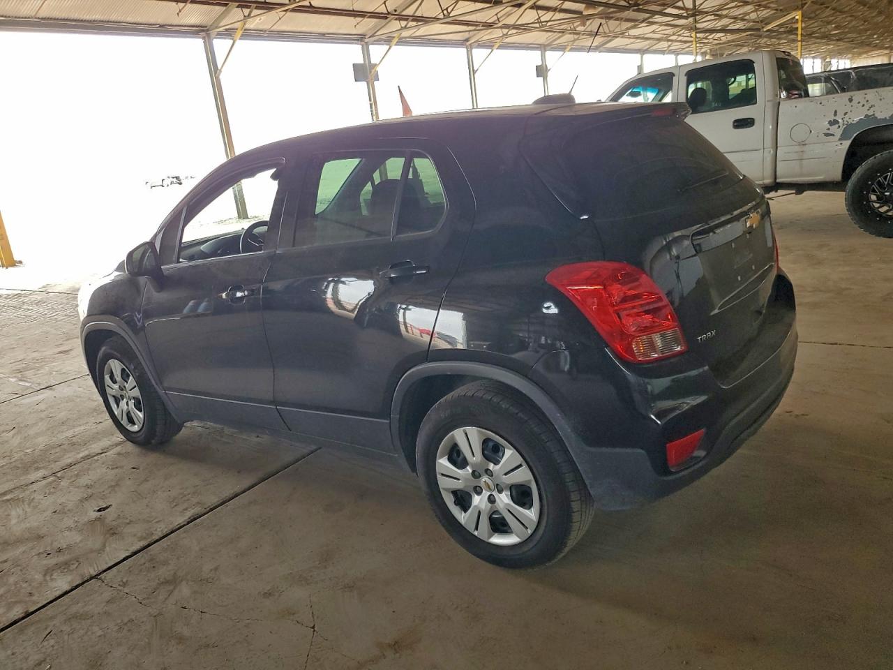 Chevrolet Trax Ls Image 2