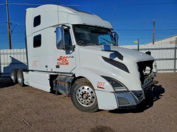  Salvage Volvo Vn