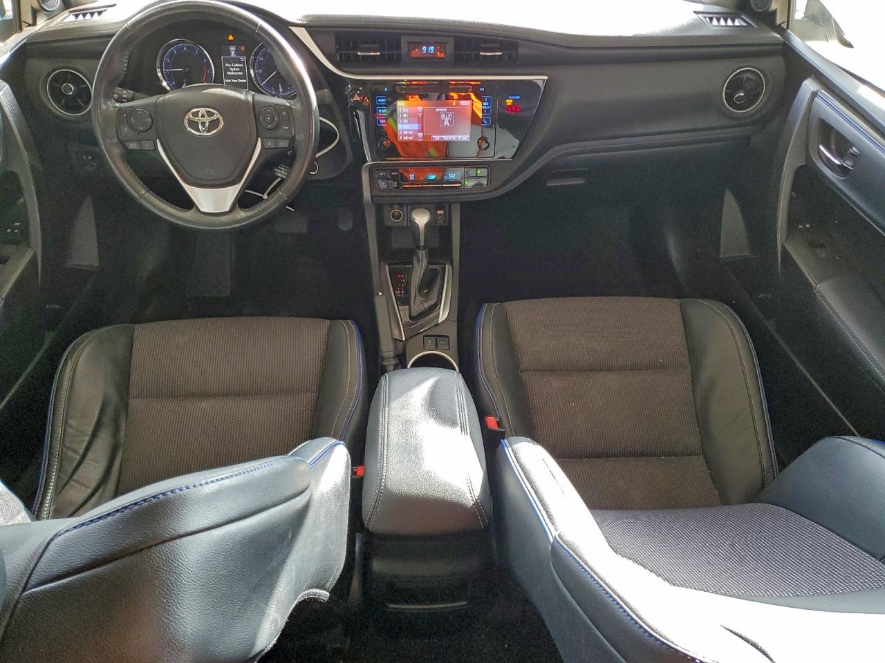 Toyota Corolla L Image 12