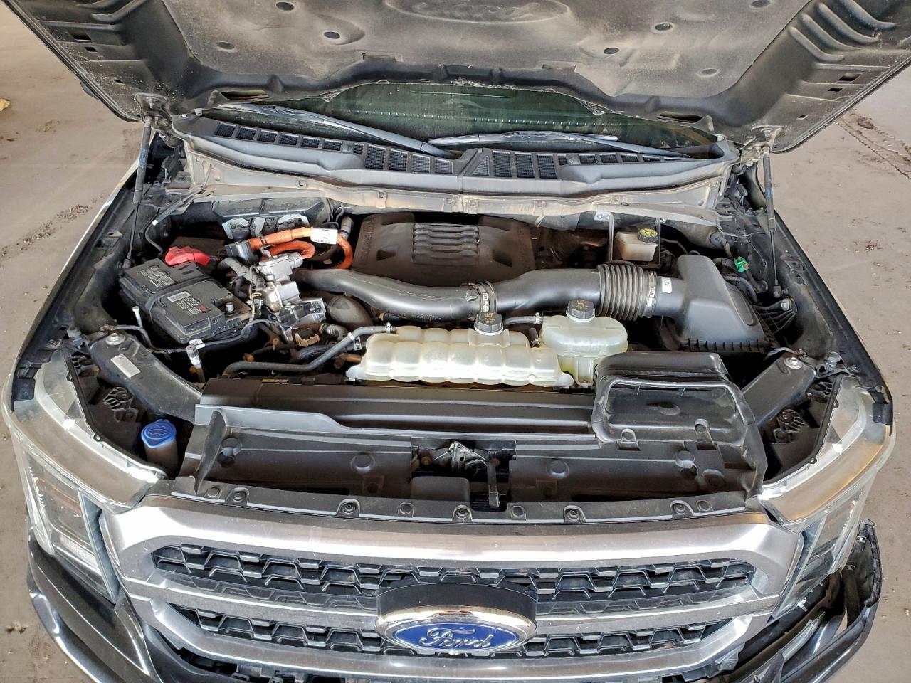 Ford F-150 Supercrew Image 11