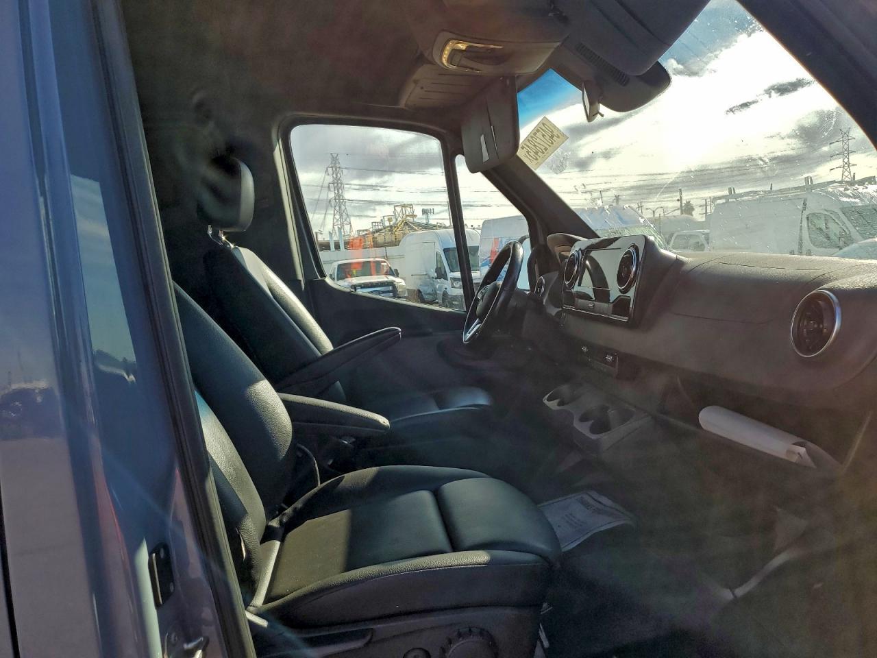 Mercedes-Benz Sprinter 2500 Image 9