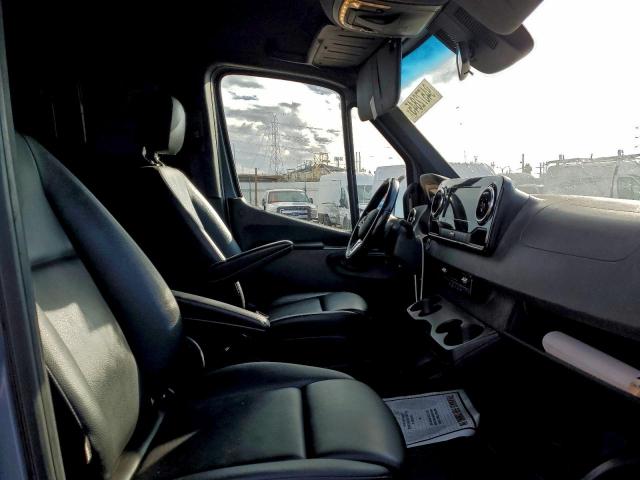 Mercedes-Benz Sprinter 2500 Image 7