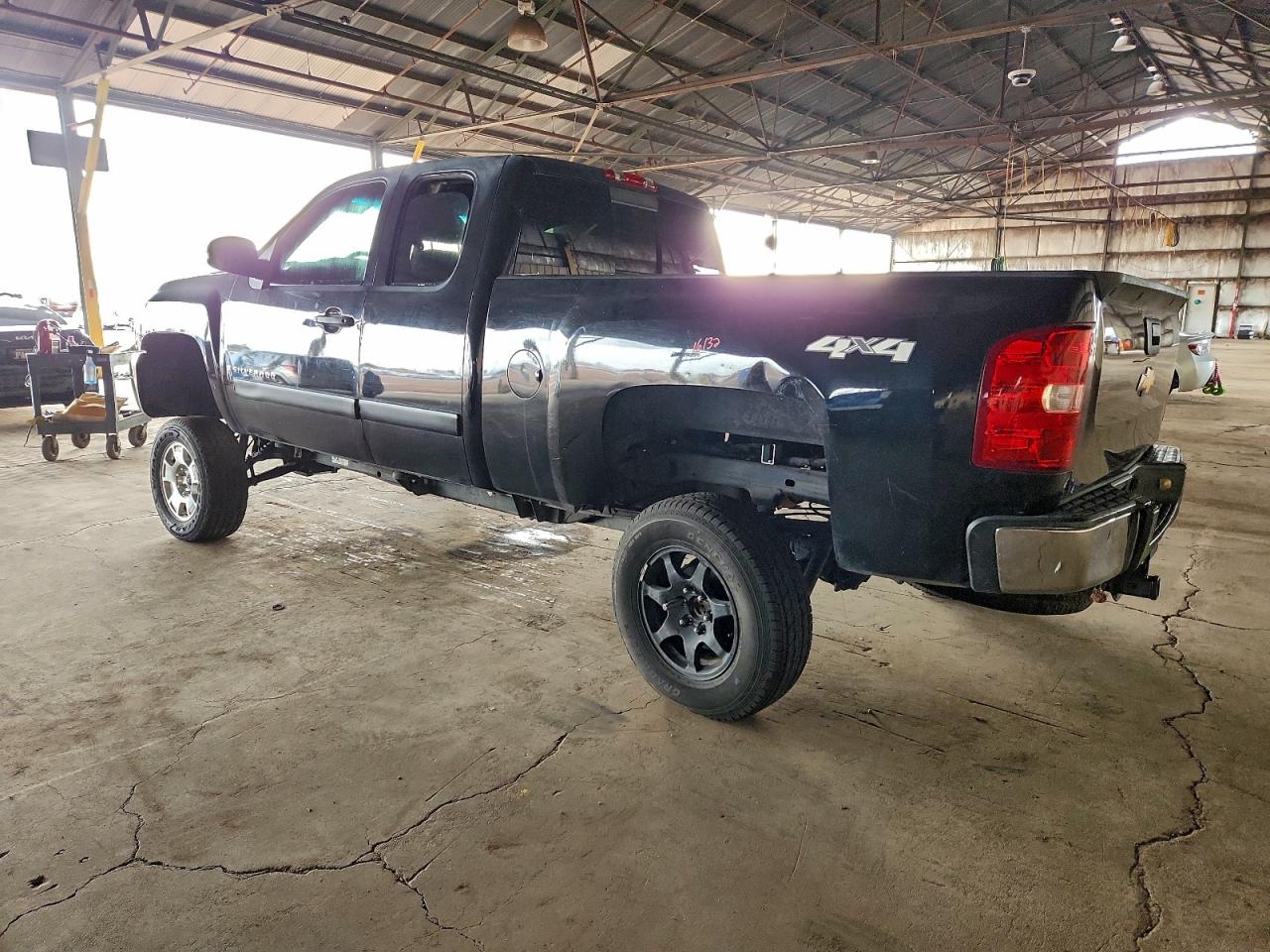 Chevrolet Silverado K1500 Image 2