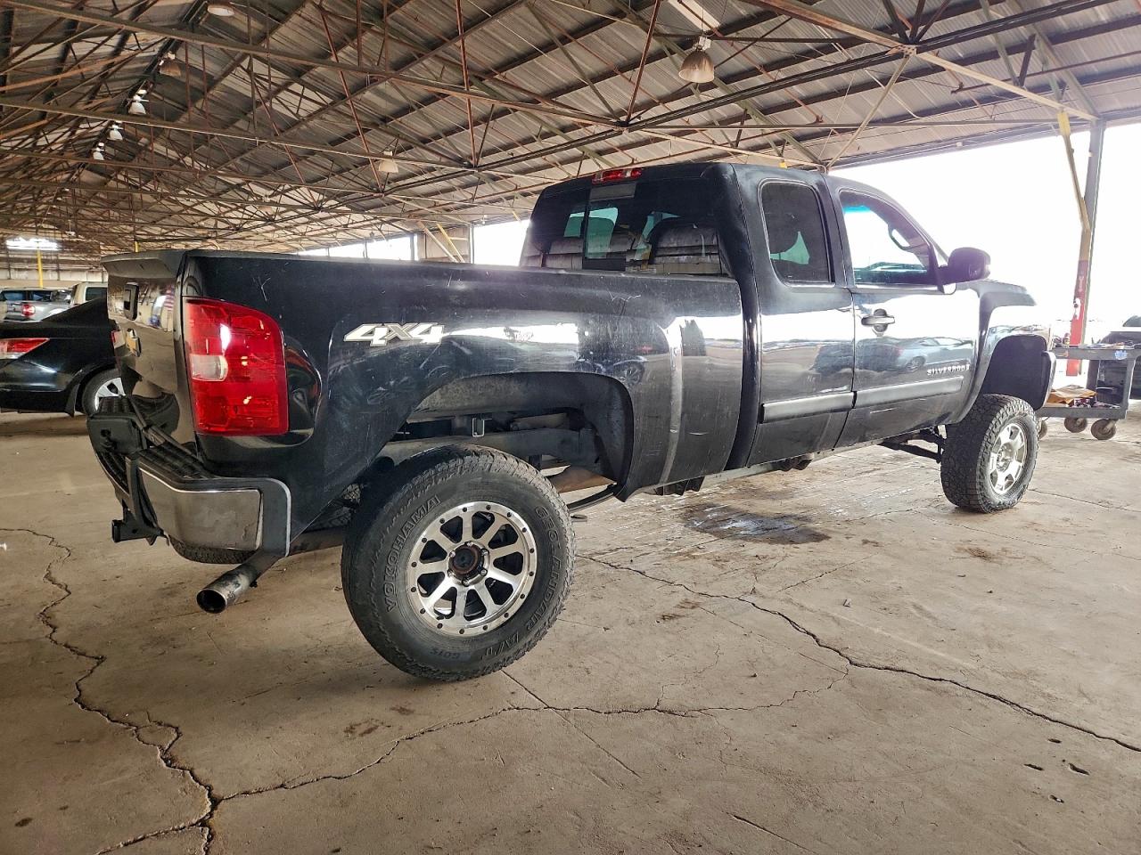 Chevrolet Silverado K1500 Image 3