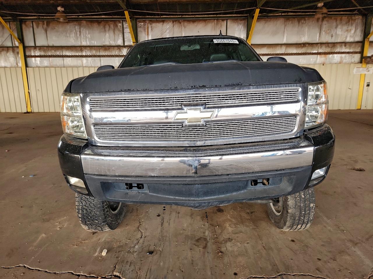 Chevrolet Silverado K1500 Image 6