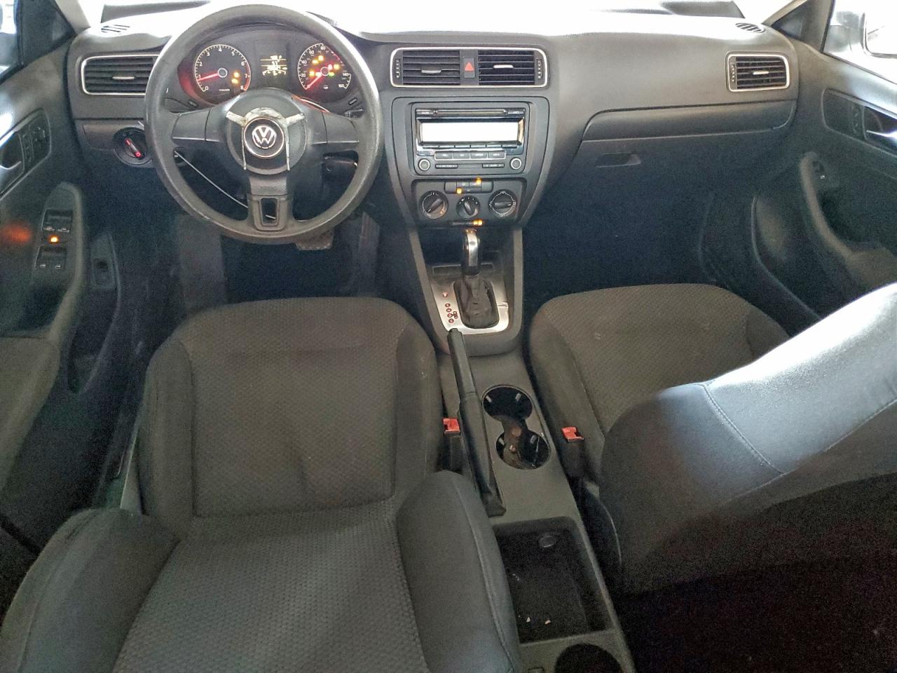 Volkswagen Jetta Base Image 12