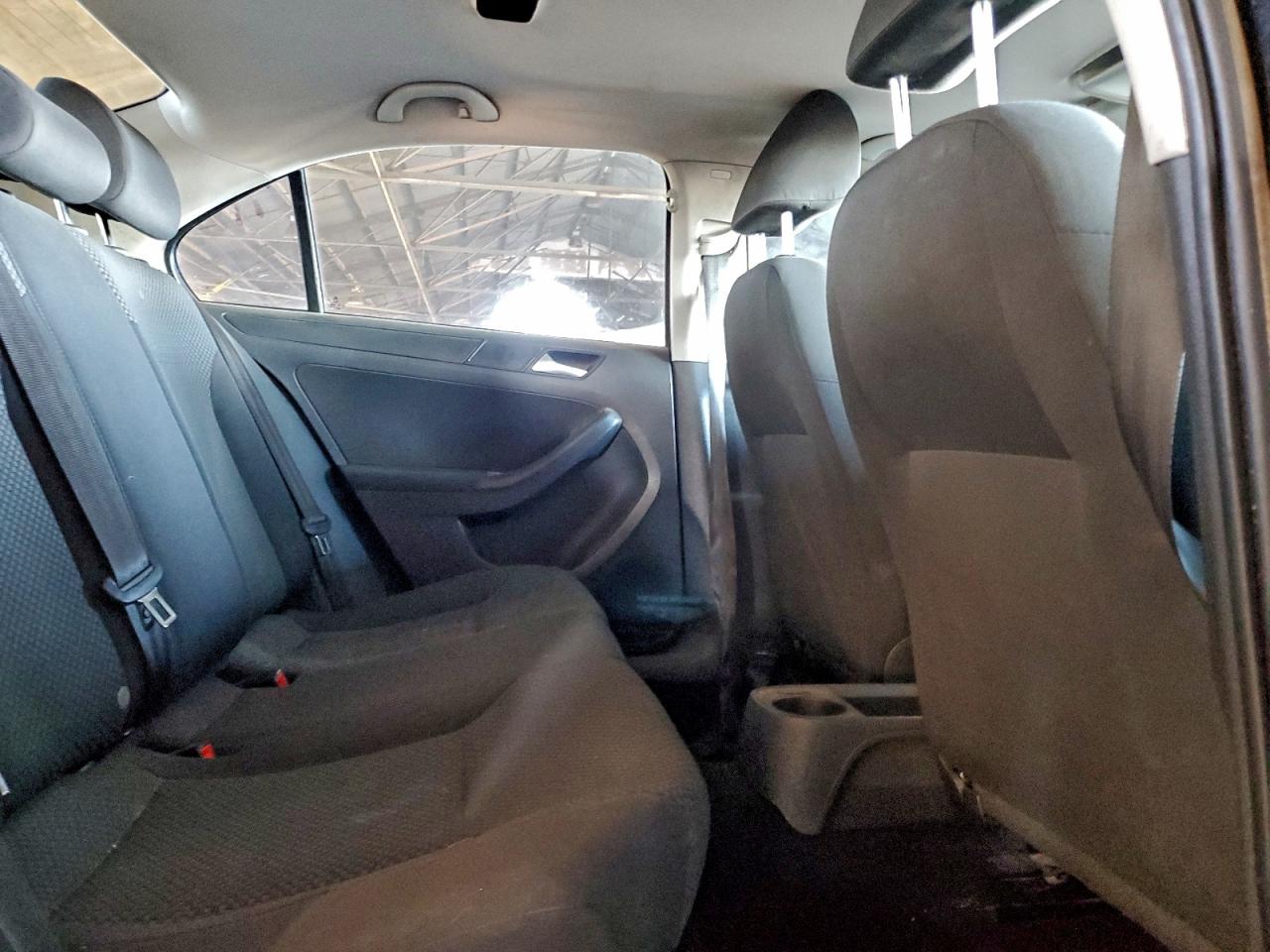 Volkswagen Jetta Base Image 5