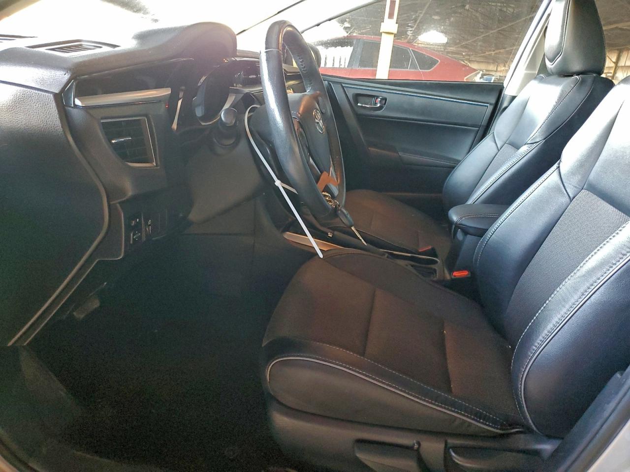 Toyota Corolla L Image 2