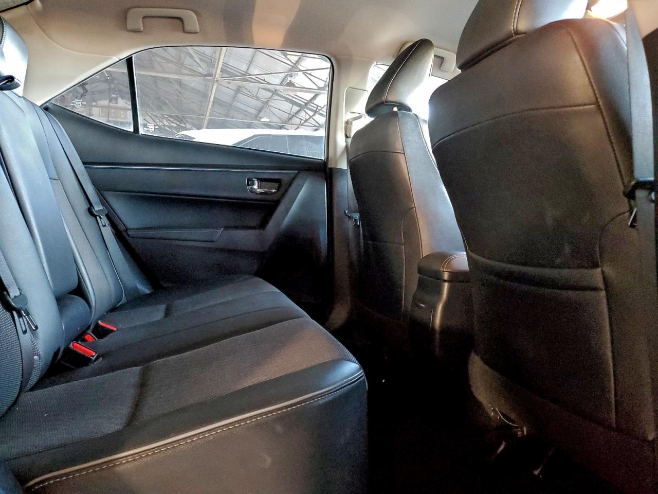 Toyota Corolla L Image 11