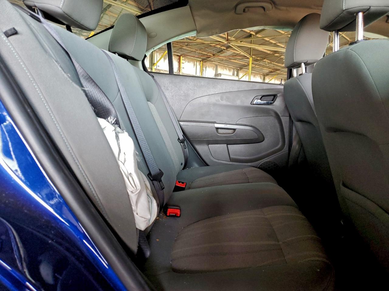 Chevrolet Sonic Lt Image 5