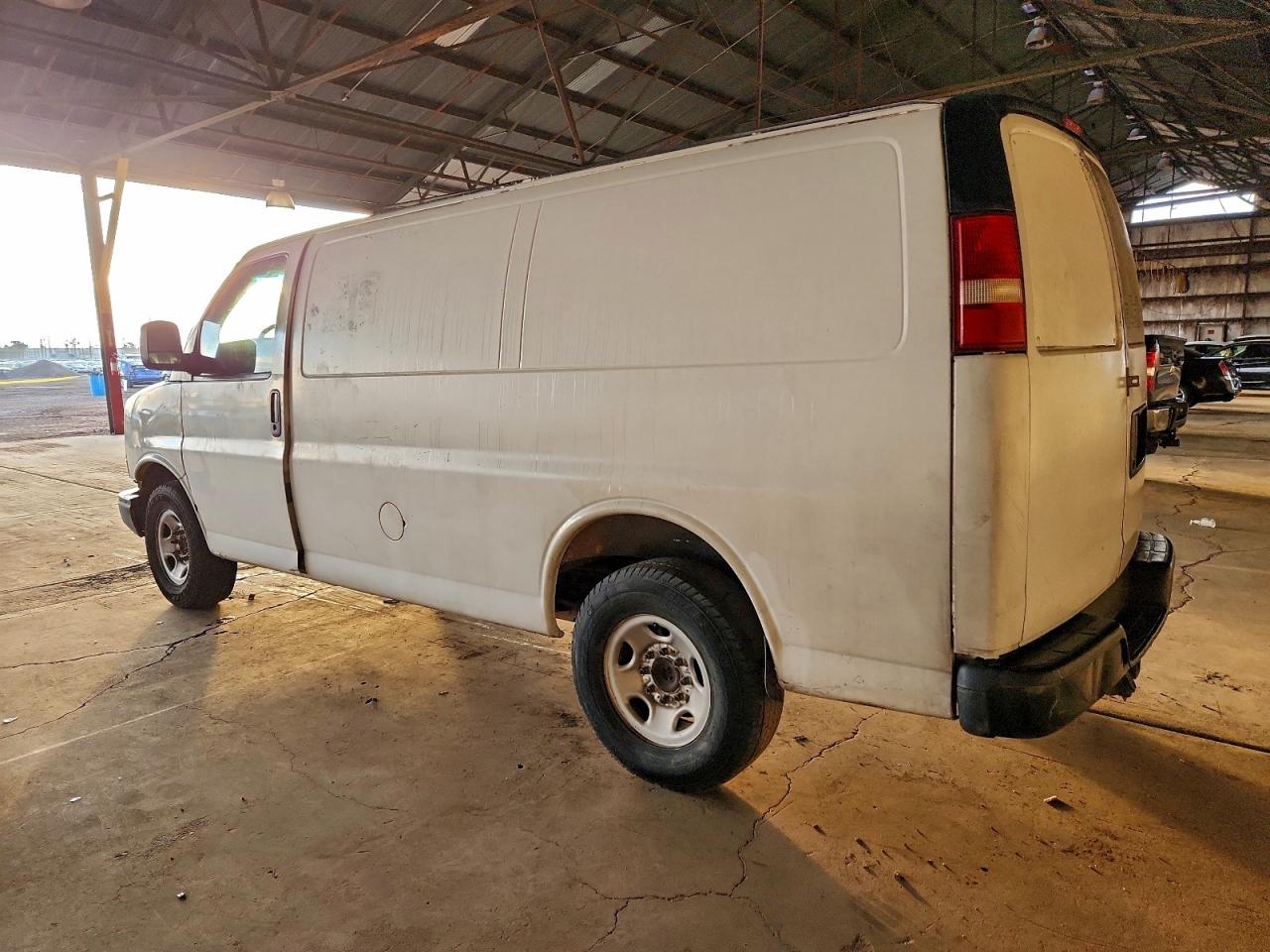 Chevrolet Express Image 11