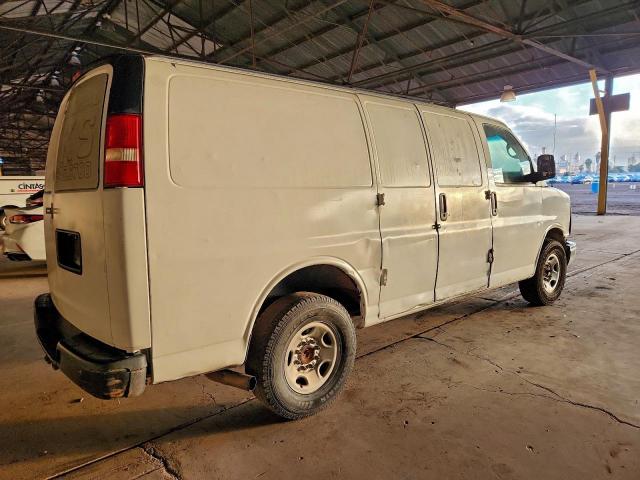 Chevrolet Express Image 4