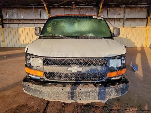 Chevrolet Express Image 5