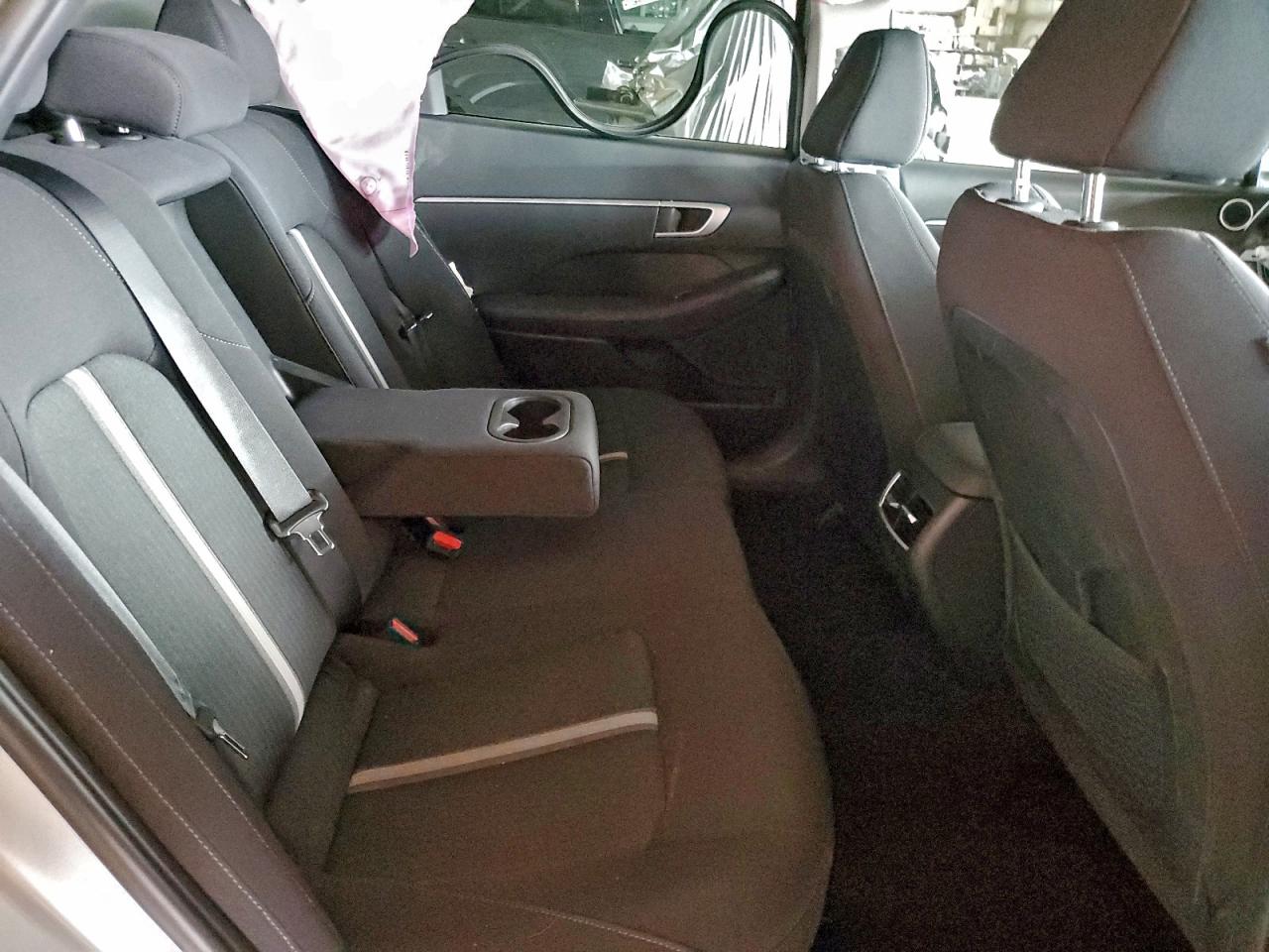 Hyundai SONATA Hybrid Image 12