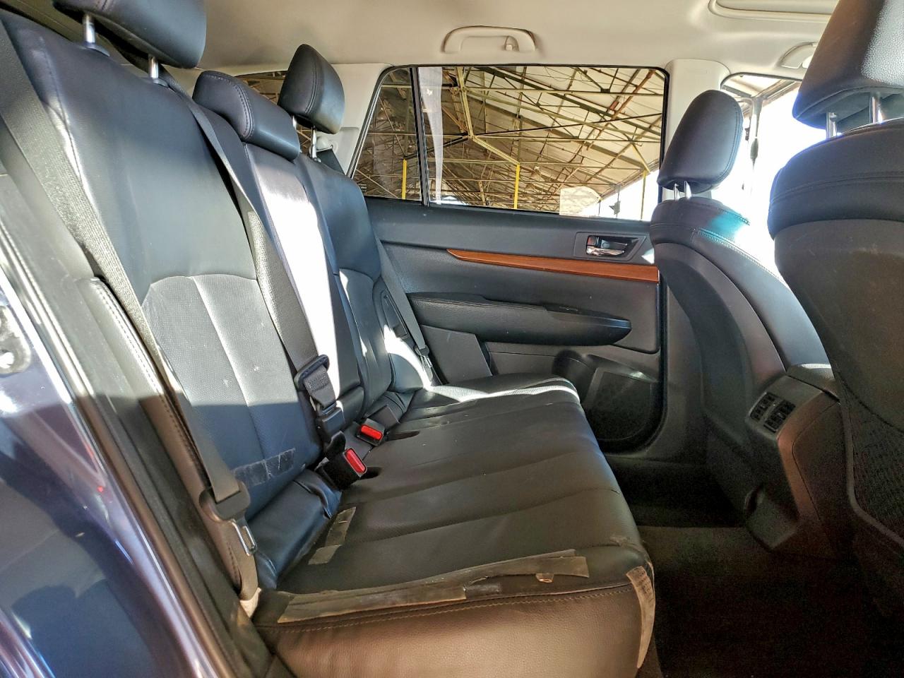 Subaru Outback 2.5i Limited Image 12