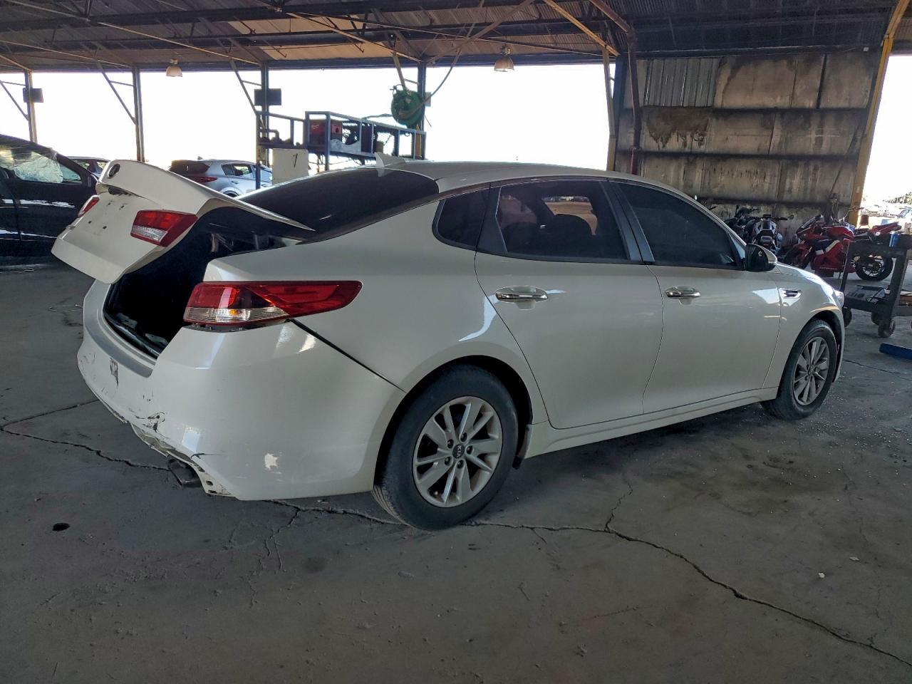 Kia Optima Lx Image 12