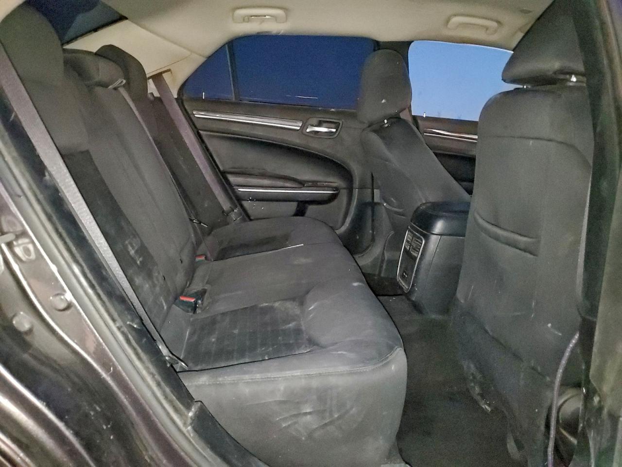 Chrysler 300 Touring Image 9