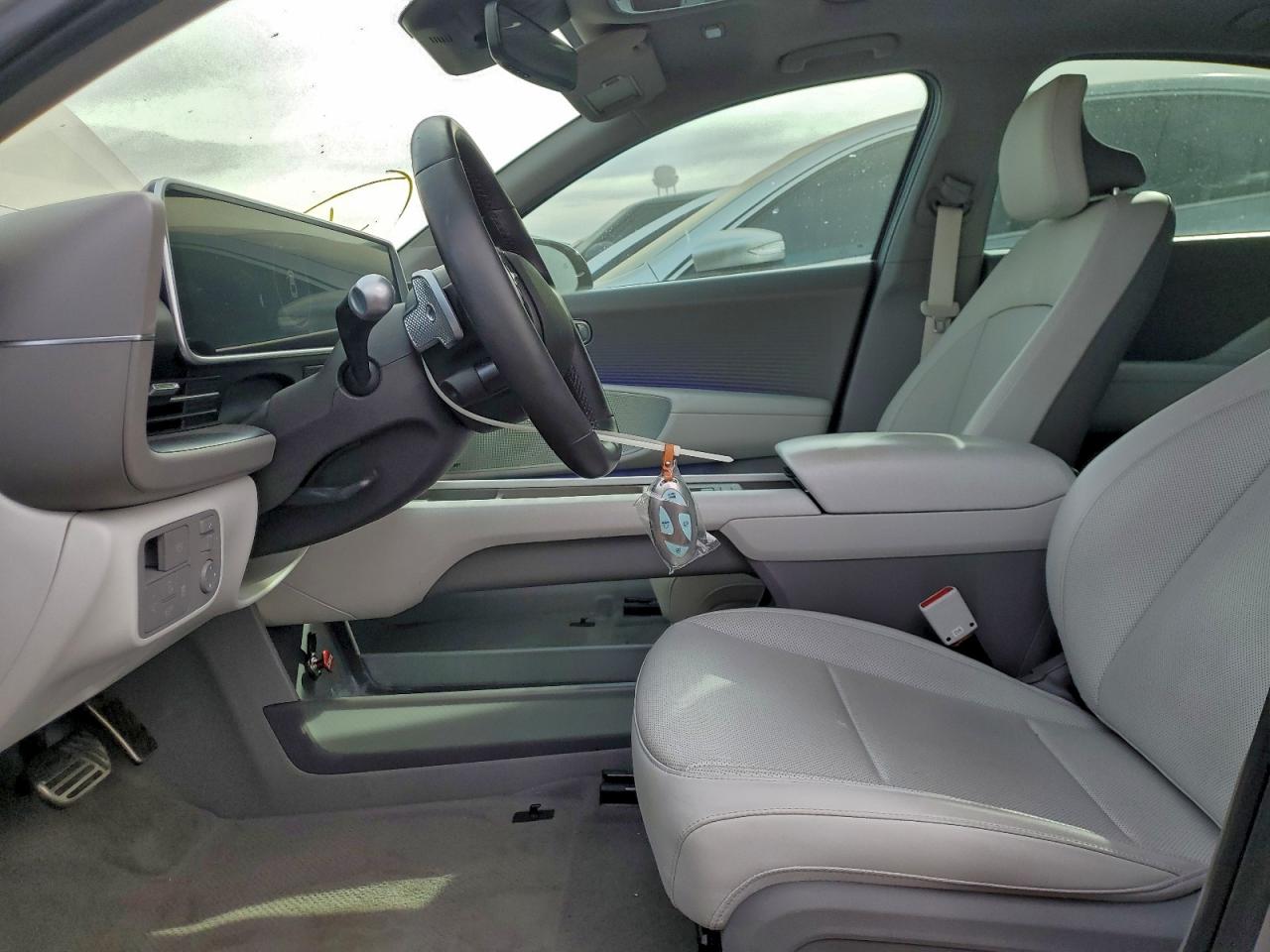 Hyundai Ioniq Limited Image 2