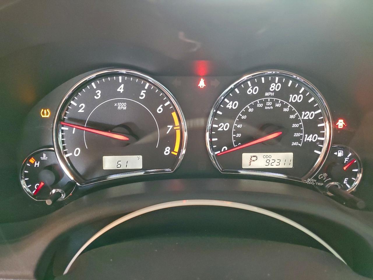 Toyota Corolla Base Image 10