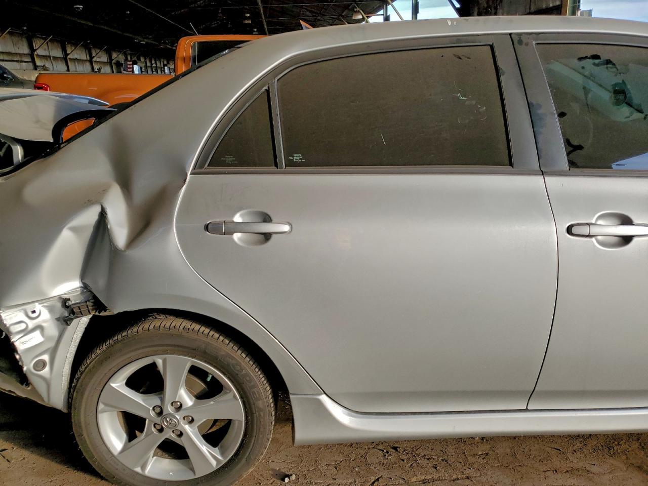 Toyota Corolla Base Image 9