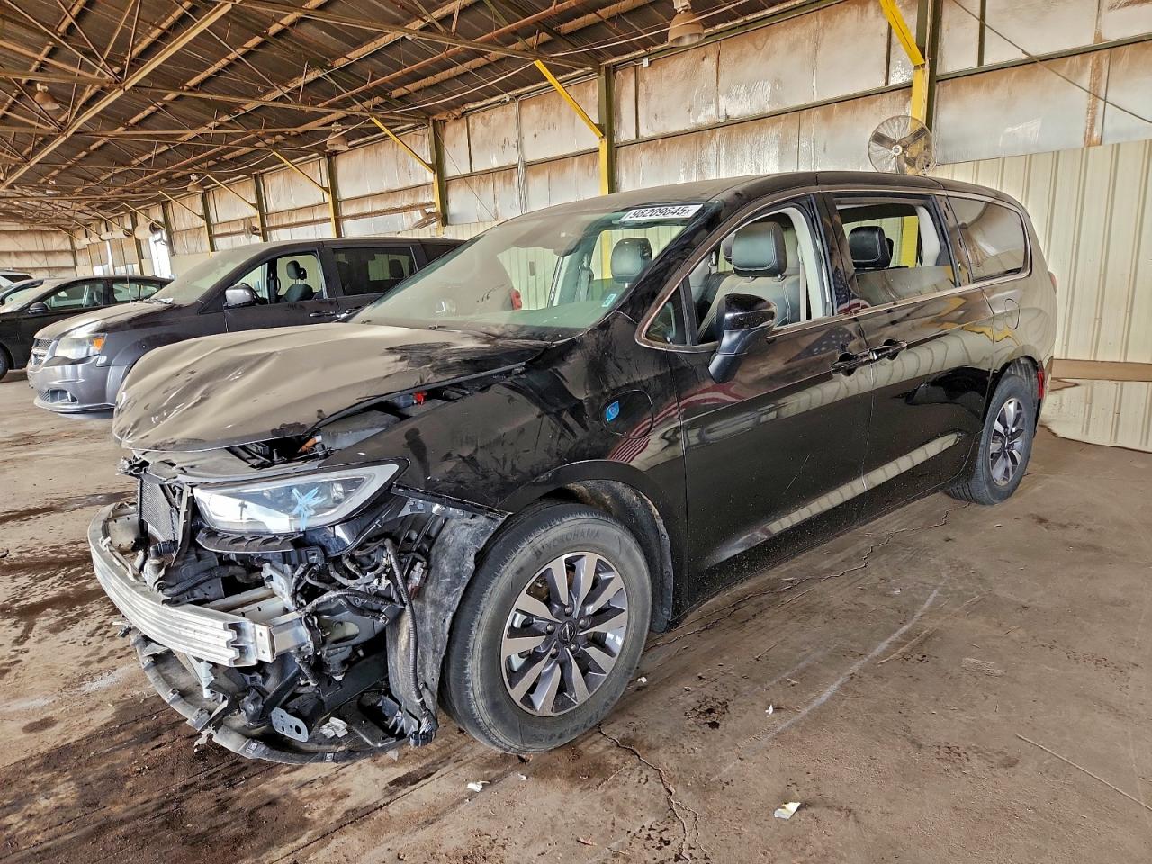 Chrysler Pacifica Hybrid Touring L Image 1