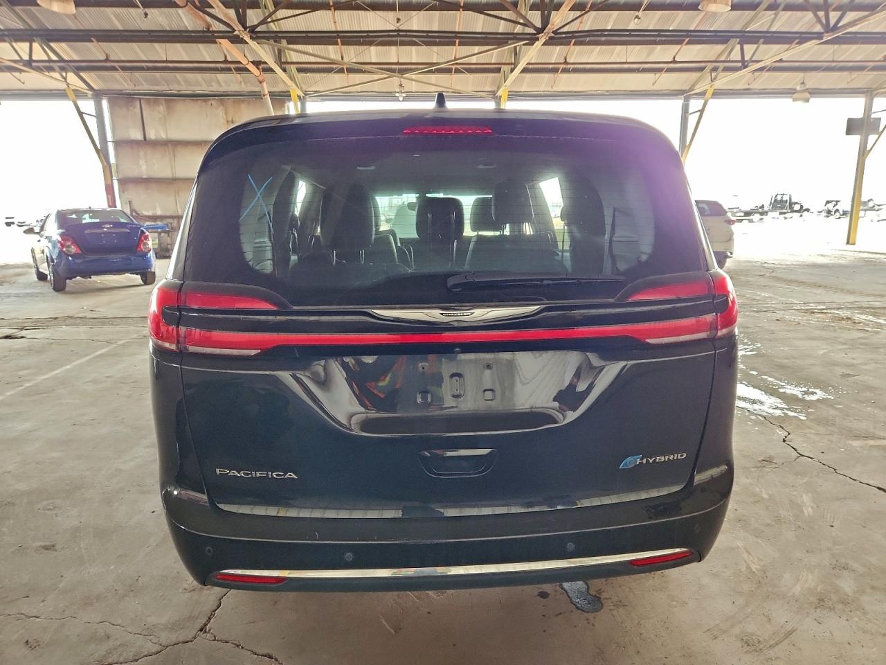 Chrysler Pacifica Hybrid Touring L Image 7