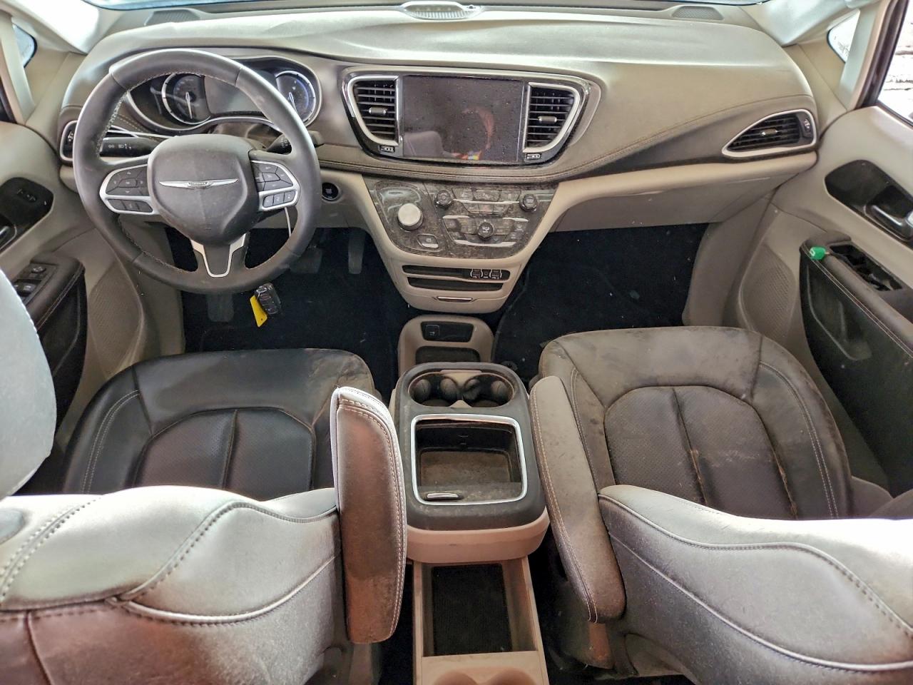 Chrysler Pacifica Hybrid Touring L Image 6