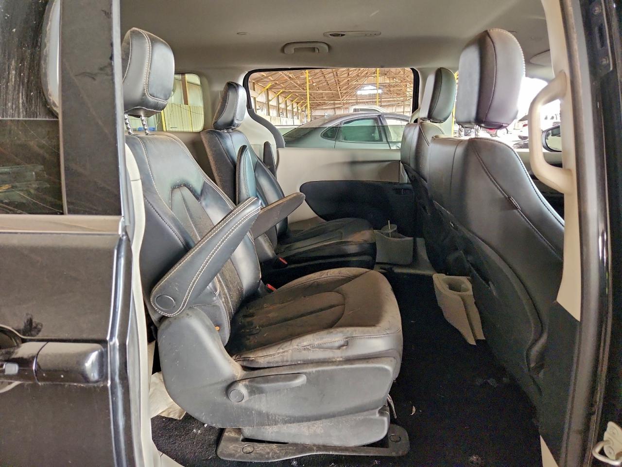 Chrysler Pacifica Hybrid Touring L Image 13