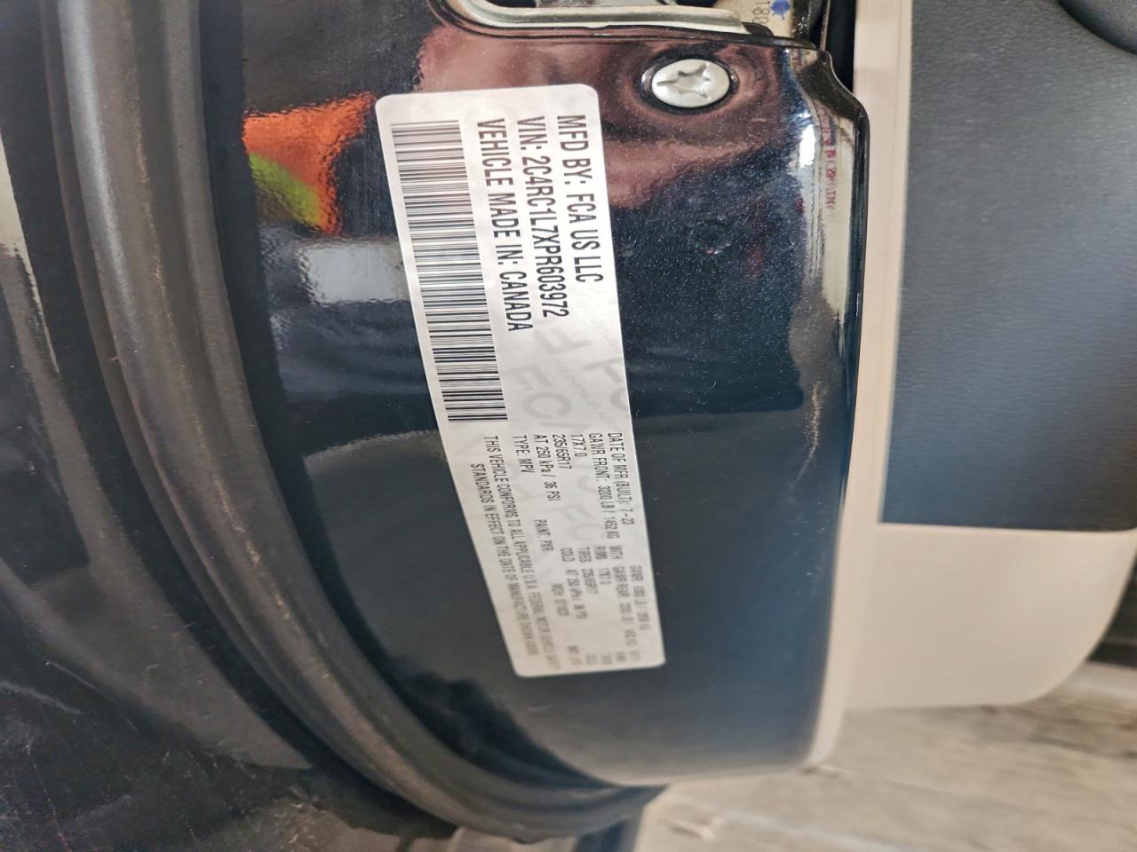 Chrysler Pacifica Hybrid Touring L Image 9