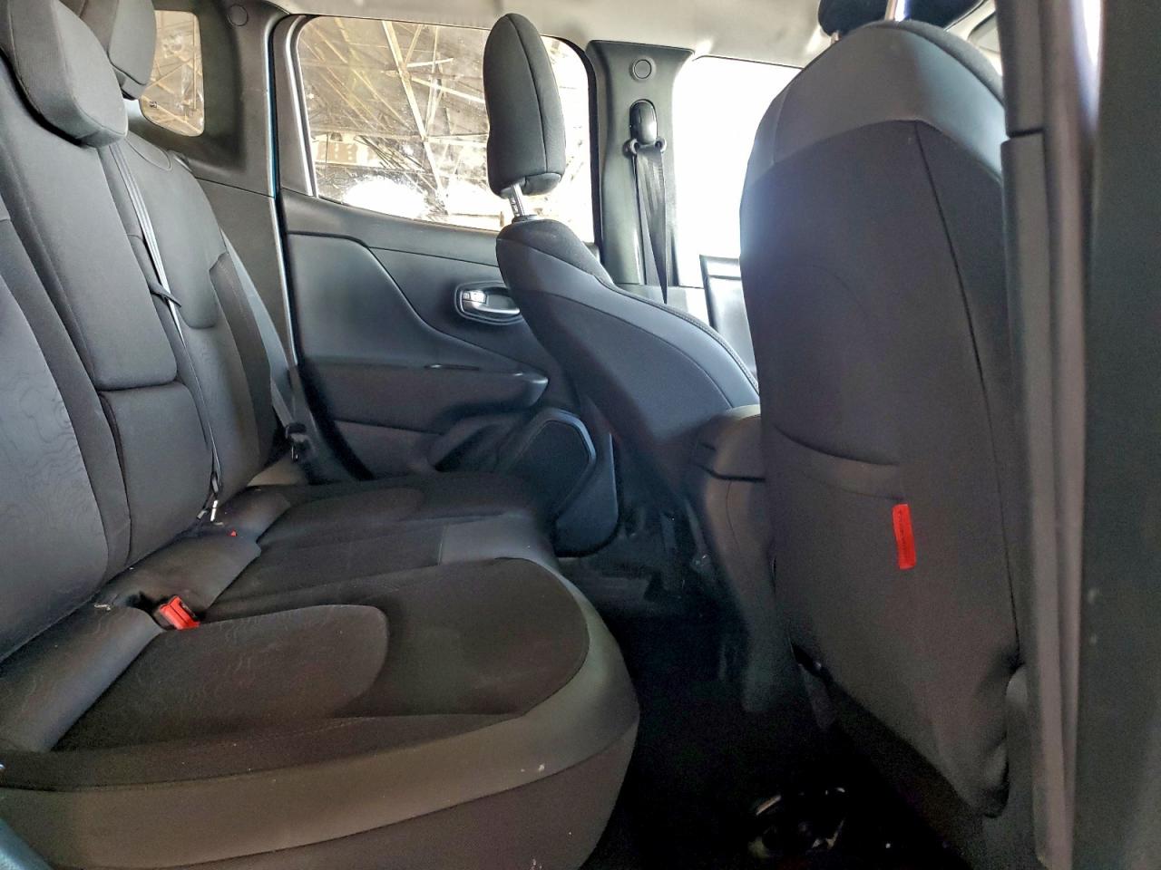 Jeep Renegade Trailhawk Image 5