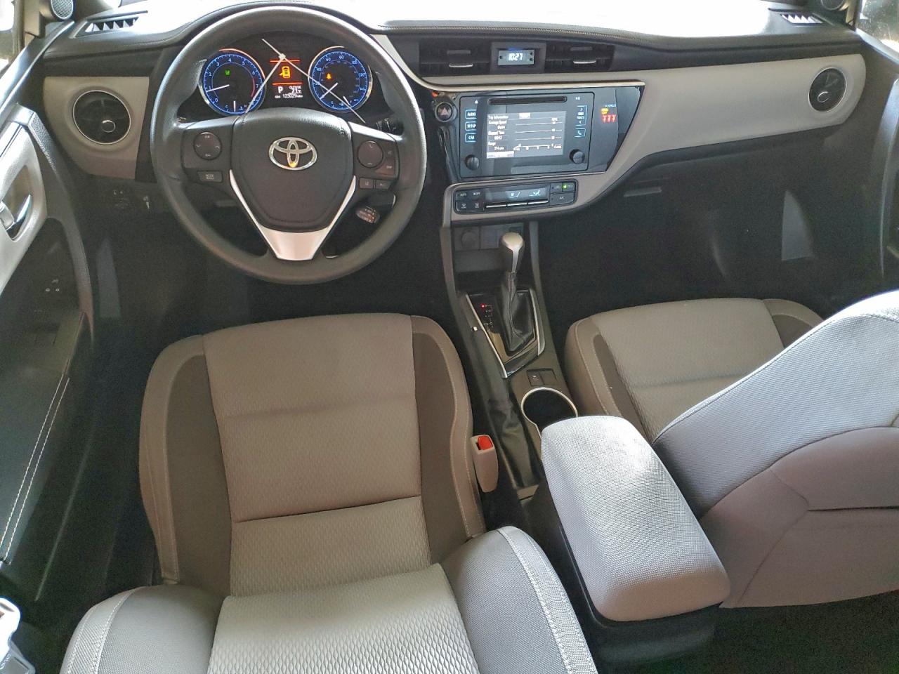 Toyota Corolla L Image 10