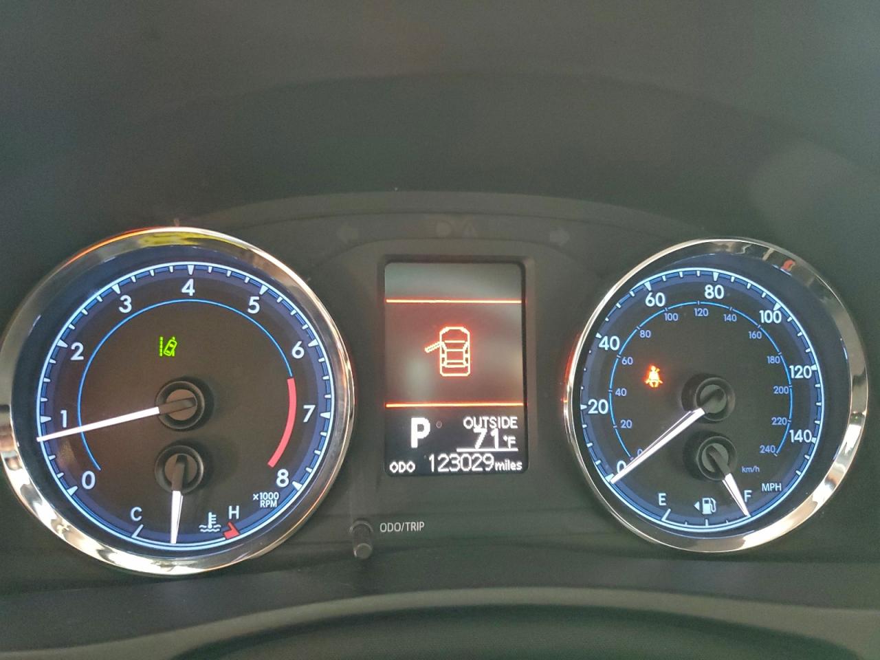 Toyota Corolla L Image 9