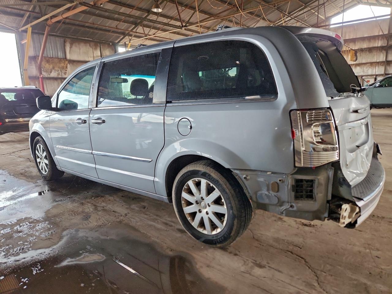 Chrysler Minivan Touring Image 11