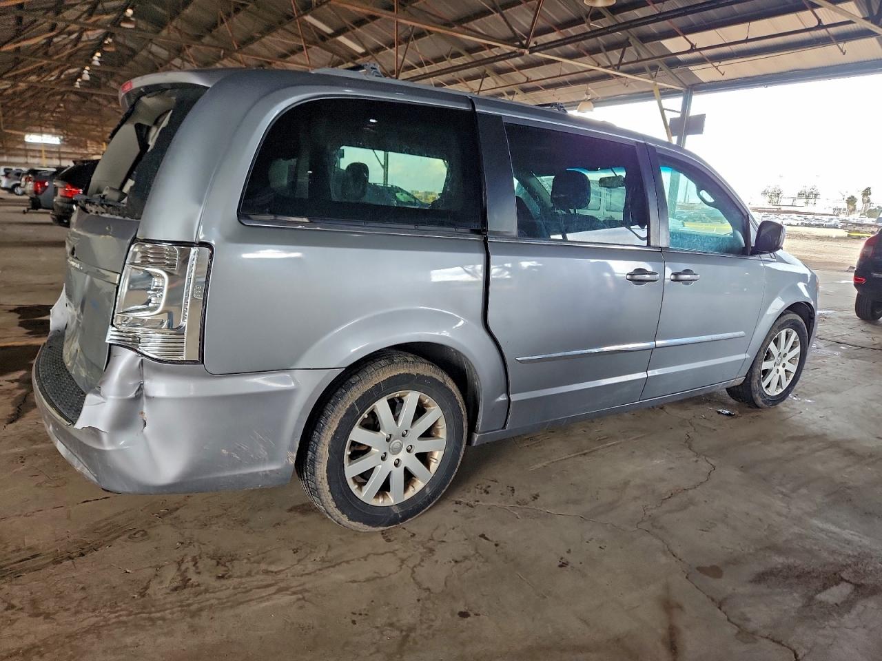 Chrysler Minivan Touring Image 12