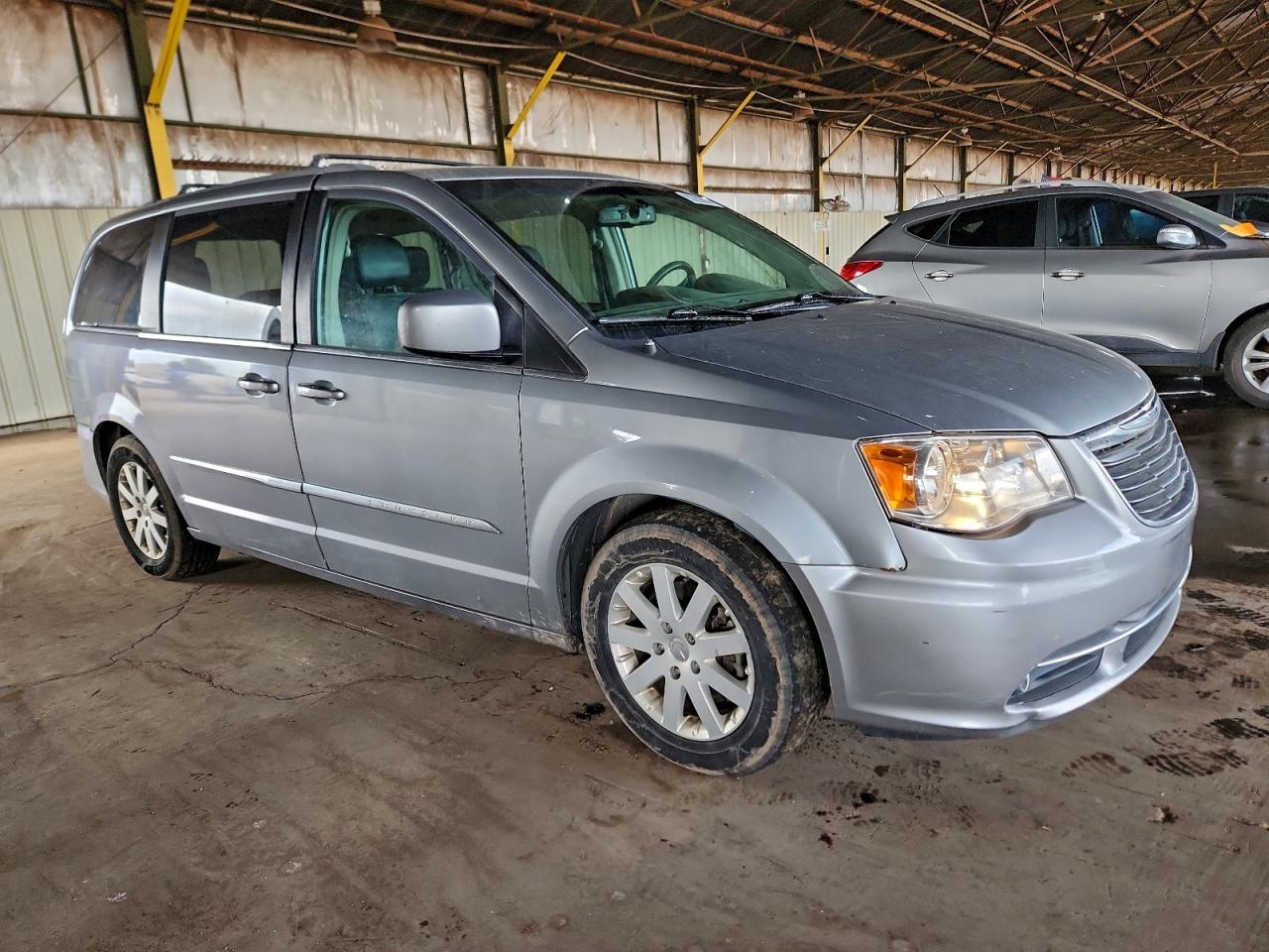 Chrysler Minivan Touring Image 10