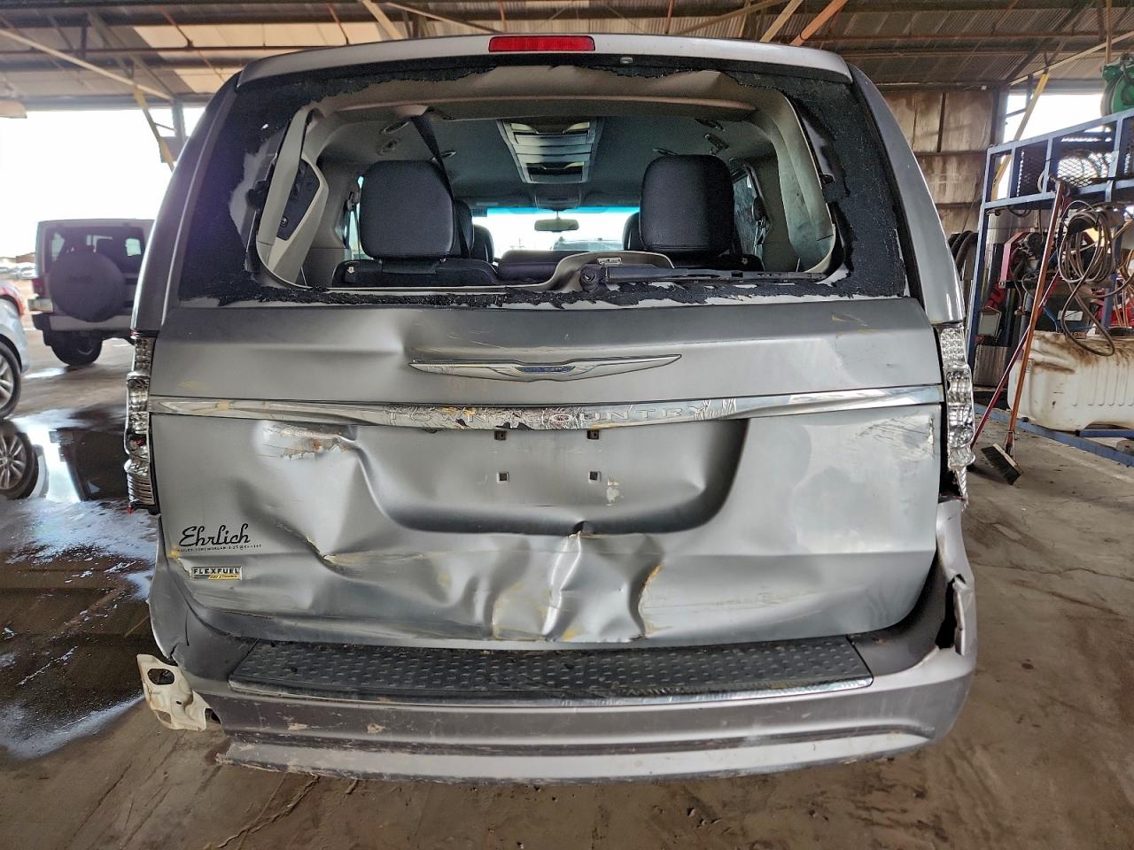 Chrysler Minivan Touring Image 7