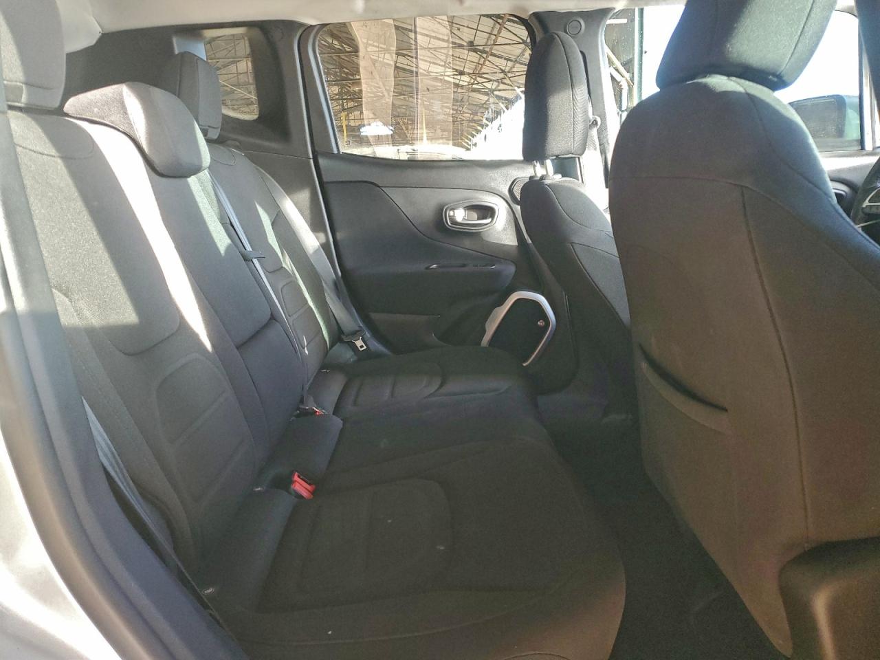 Jeep Renegade Latitude Image 12