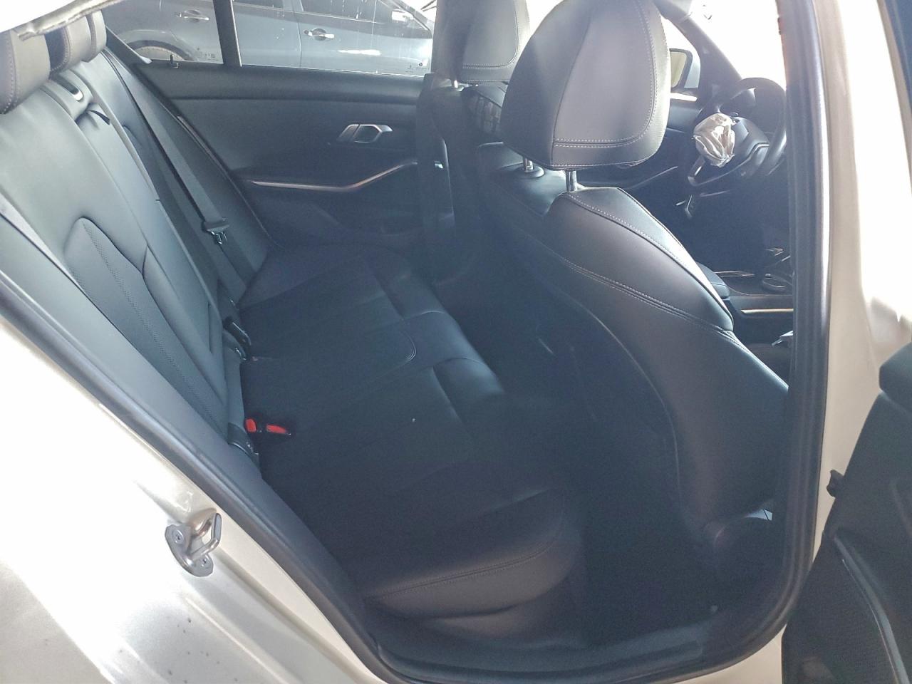 BMW 3 Series Image 10