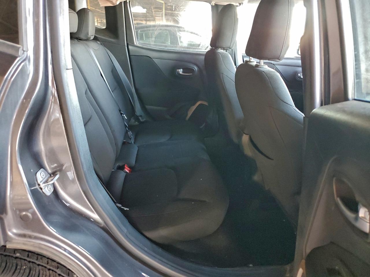 Jeep Renegade Latitude Image 14