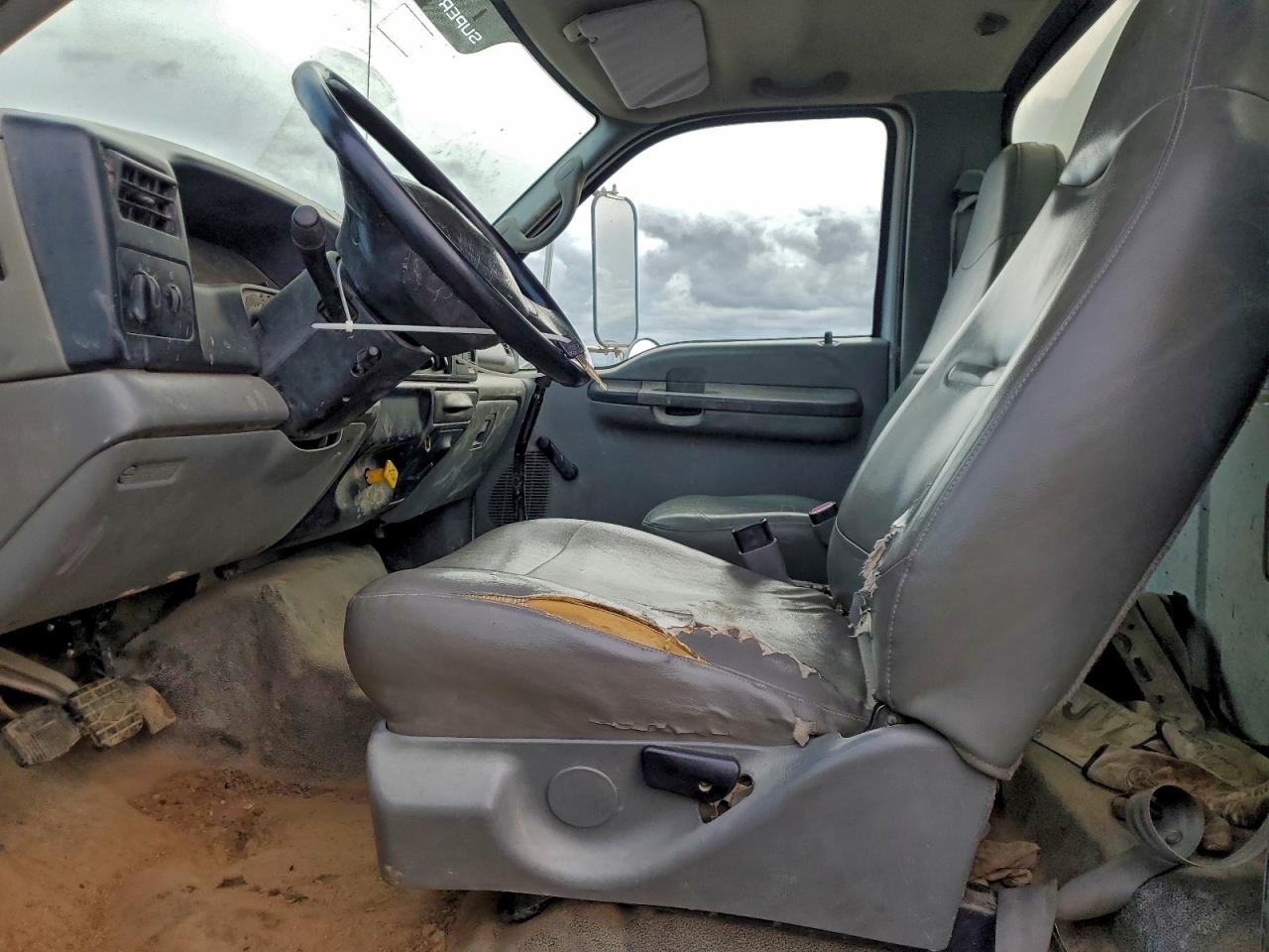 Ford F-750 Super Duty Image 6